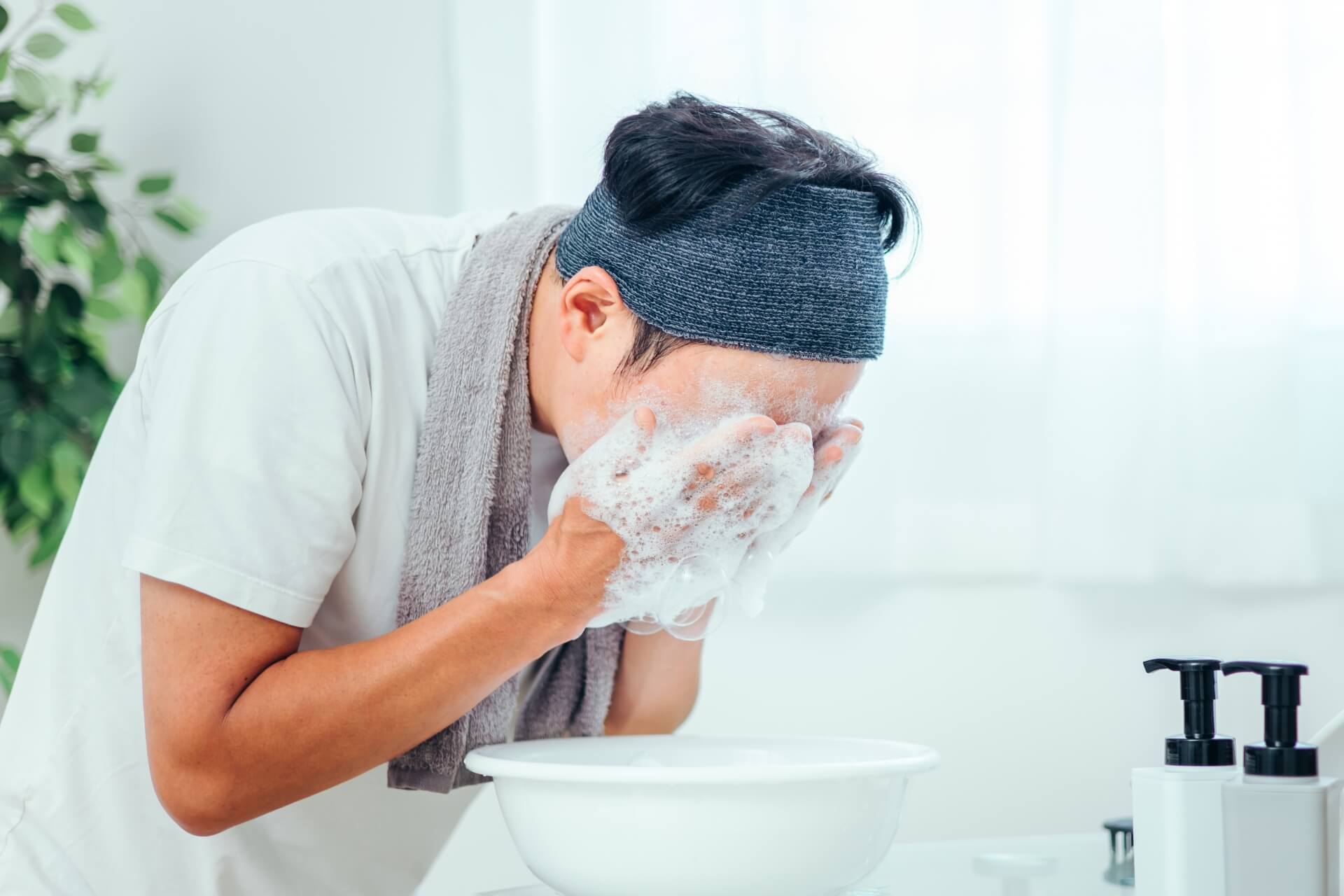 メンズのスキンケアは重要！初心者向けのアイテムと基本の手順を解説